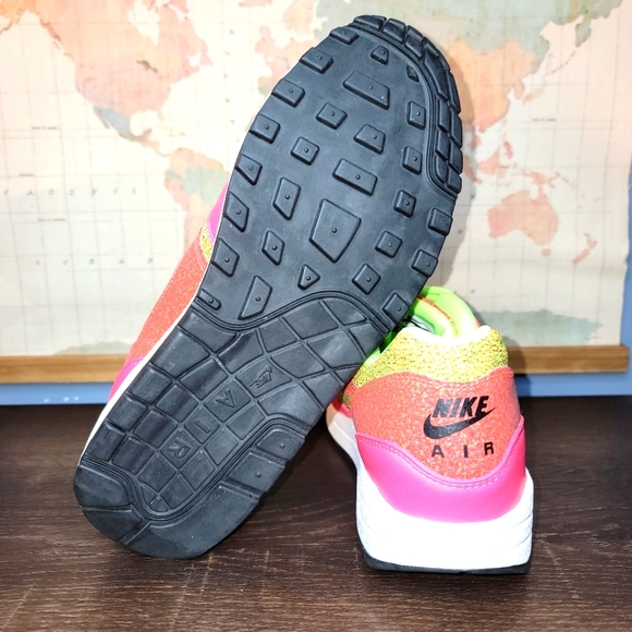 BRAND NEW Nike Air Max 1 SE "Ghost Green" Women's Size 9.5 - Picture 4 of 4